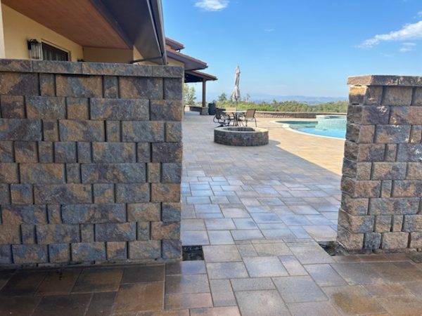 Henri-freestanding wall